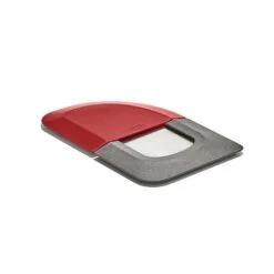 OXO Outdoor 3-in-1 Squeegee And Scraper -OXO Kitchen Essentials od 9208700 071921 06 rgb